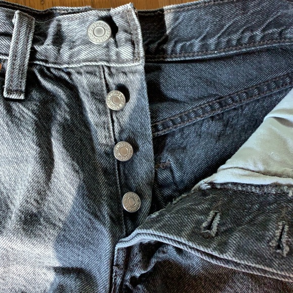 levi 501 grey denim shorts - Picture 5 of 8